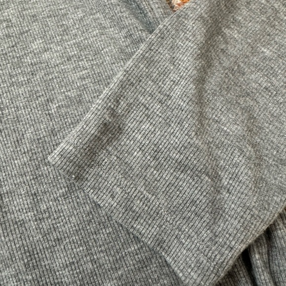 Gap Gray Long Sleeve Ribbed Top - Picture 4 of 5